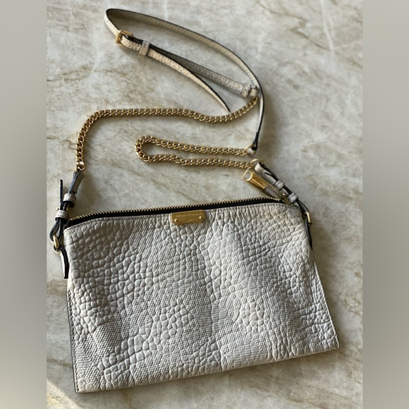 ⭐️BURBERRY Chichester Leather Embossed Crossbody⭐️ - Picture 1 of 13